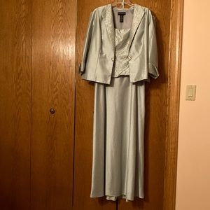 Mother of the Bride gown.  Perfect condition!  Shortened for 5’2” length.